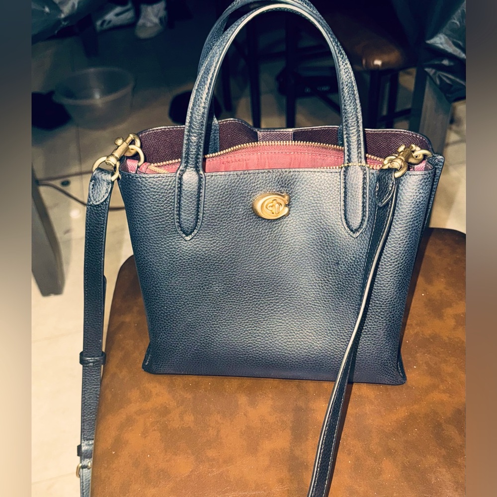 Coach purse! With removable strap to turn it into a crossbody bag